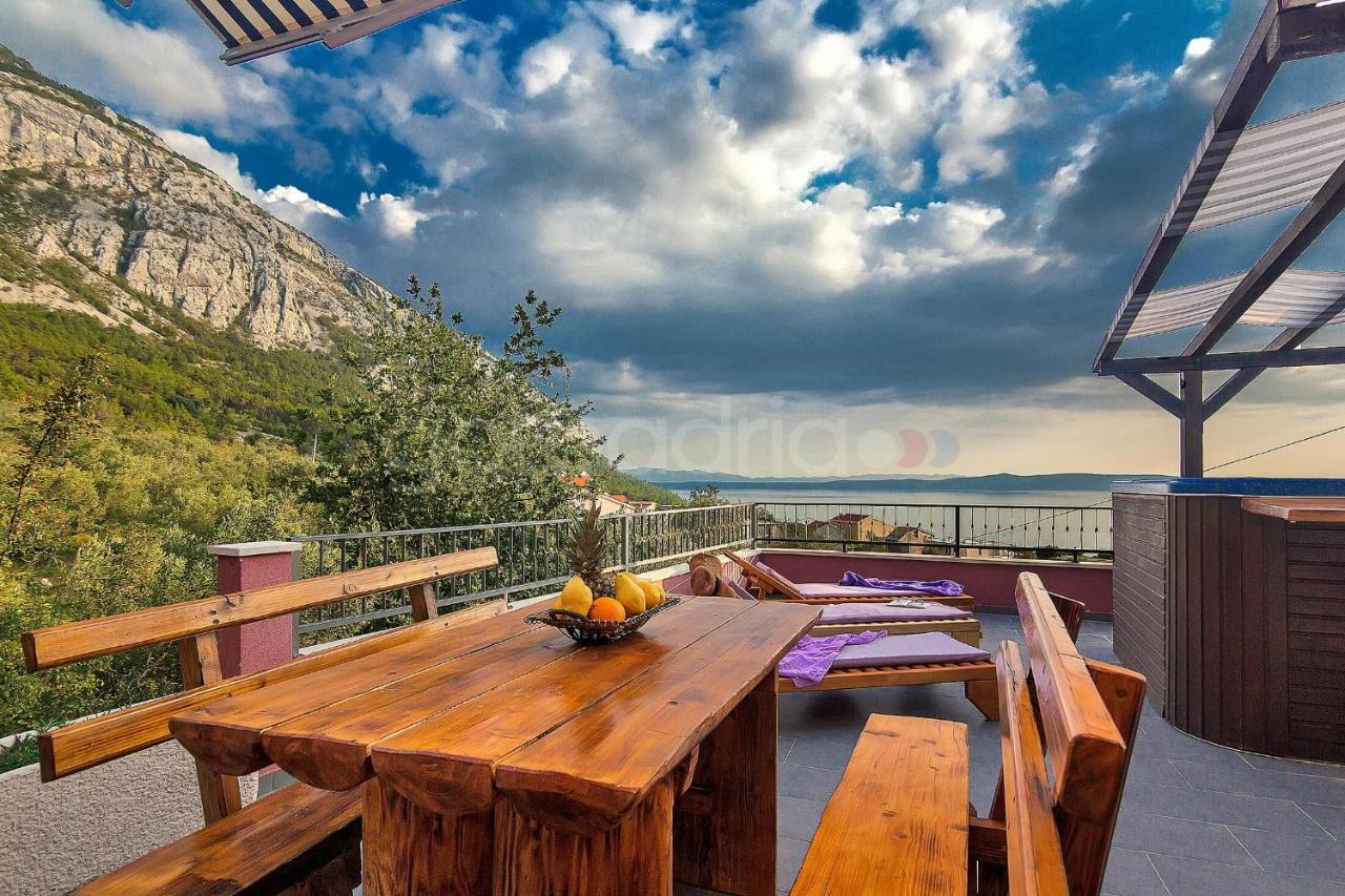Holiday Home Darius With Hot Tub Makarska Exterior foto