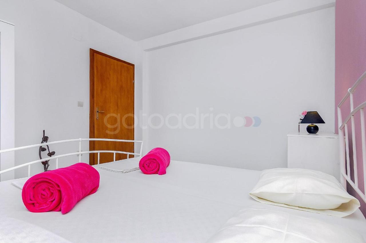 Holiday Home Darius With Hot Tub Makarska Exterior foto